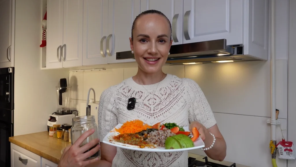 Ou-la-tigaie-cu-praf-magic-–-secretul-unui-ou-perfect-si-nutritiv-Cristina-Catlabuga-Nutritionist-Holistic-si-Wellness-Coach-farfuria-nutritional-completa-si-sanatoasa