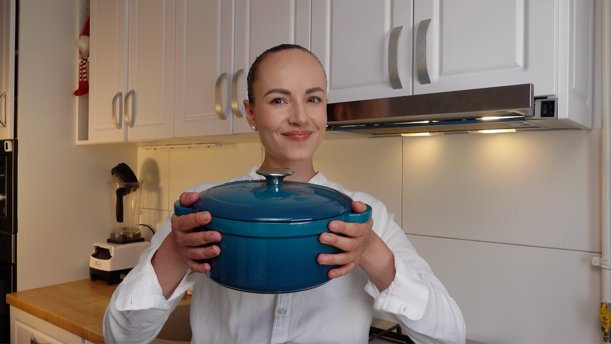 Tot ce trebuie să știi despre Oala de Fontă Emailată cu Interior Mat Voeux - Calitate Franceza Premium - Catlabuga Cristina - Nutriționist Holistic și Wellness Coach
