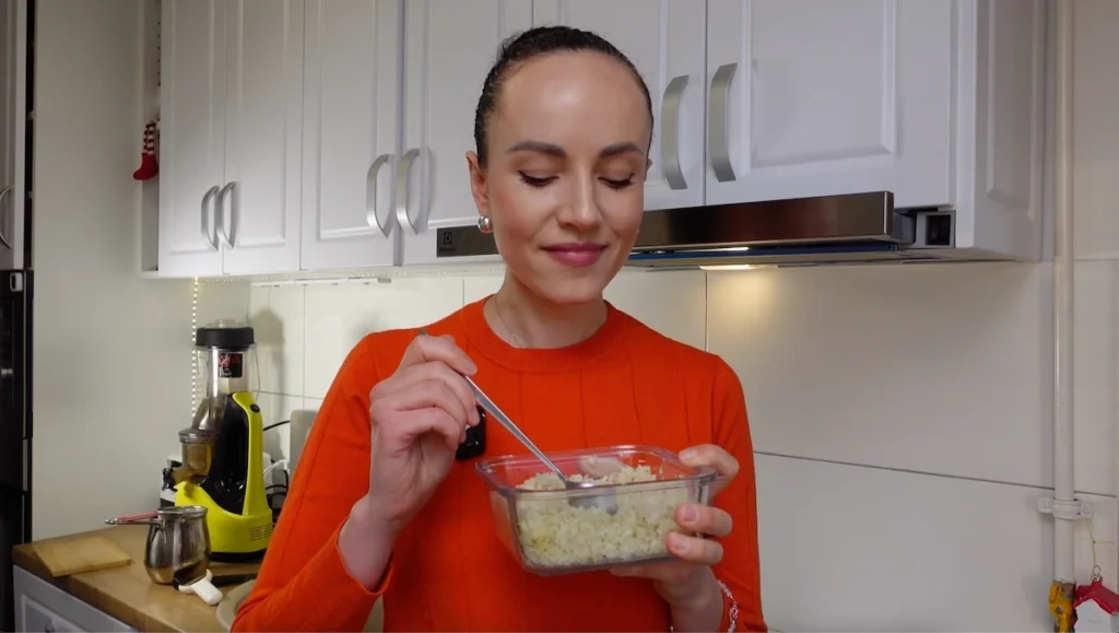 Your-core-power-salata-ridiche-neagra-cu-miere-si-condimente-Cristina-Catlabuga-Nutritionist-Holistic-si-Wellness-Coach